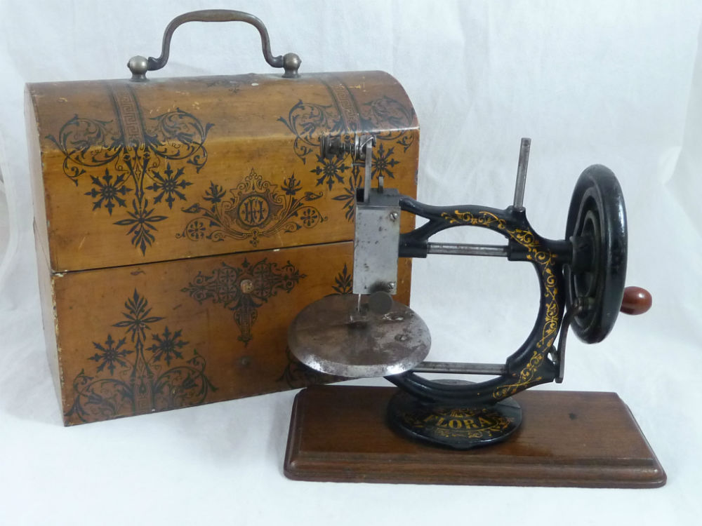 Flora Miniature Cast Iron Sewing Machine Fleaglass
