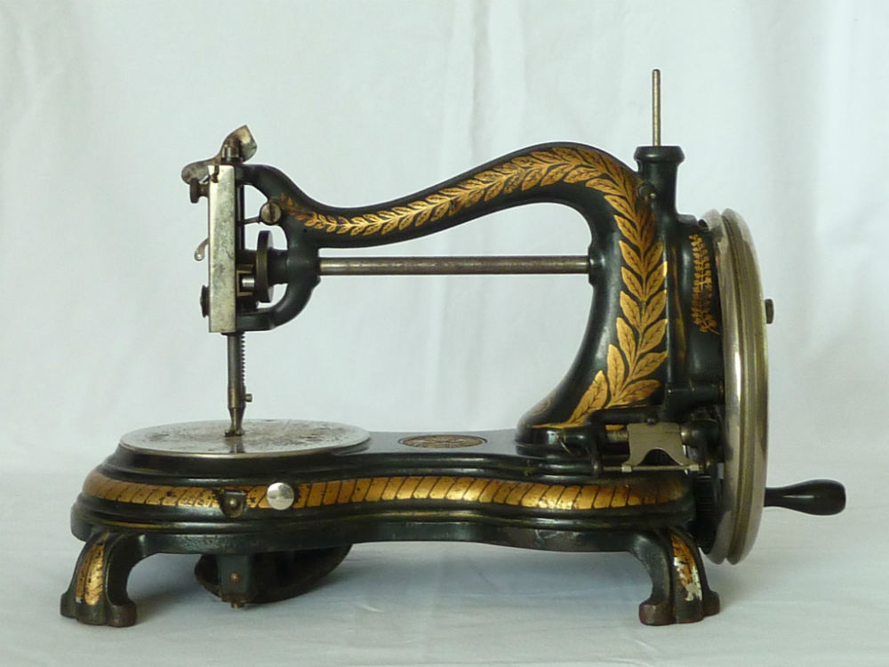 Jones Hand Sewing Machine Serpentine Swan Neck Brass Badge Fleaglass Classy Jones Sewing Machine Jones Hand Sewing Machine Serpentine Swan Neck Brass Badge Fleaglass Classy Jones Sewing Machine