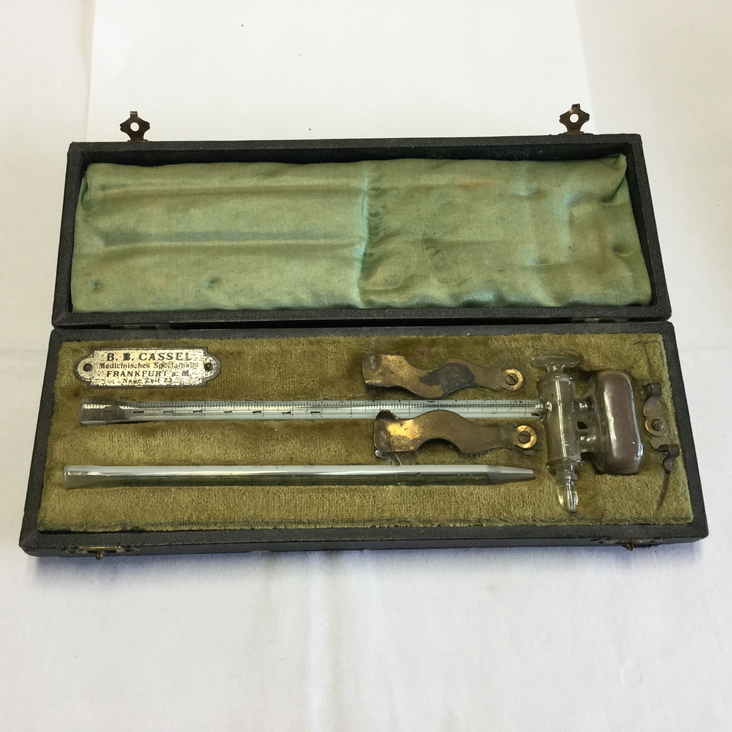 Antique German sphygmomanometer in case Fleaglass