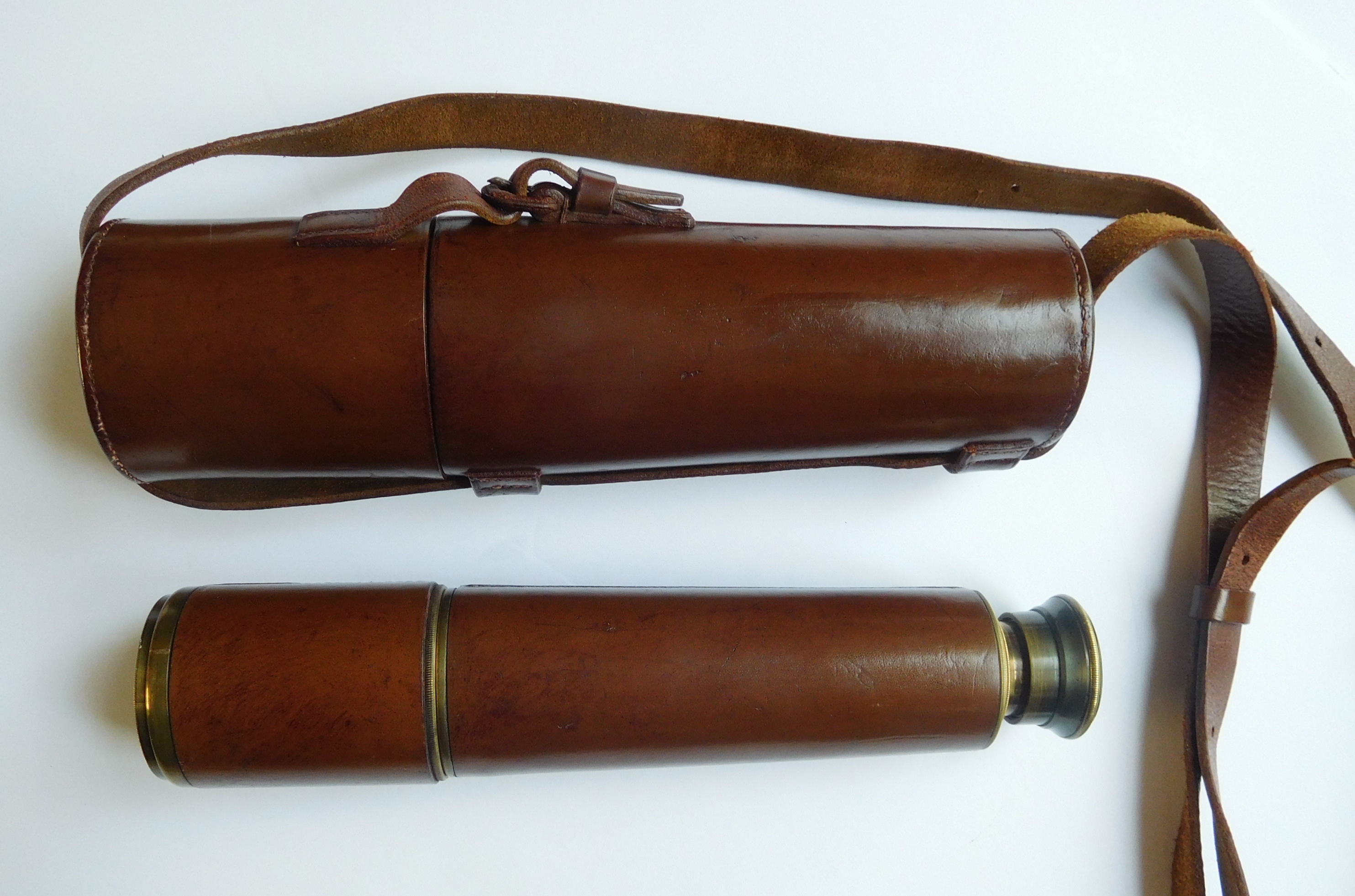 A 2nd WW British Military Scout Regiment Telescope, Complete With It's Original Leather Case