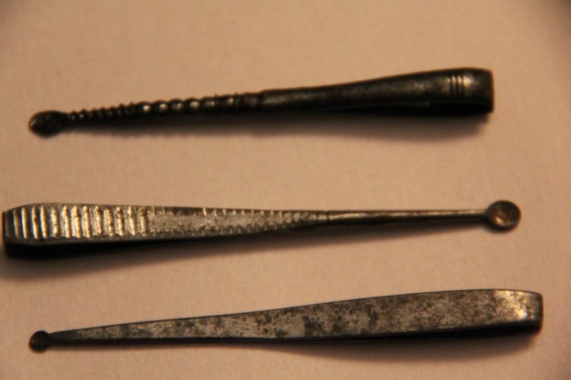 3 good ear wax scoops/tweezers from various centuries Fleaglass