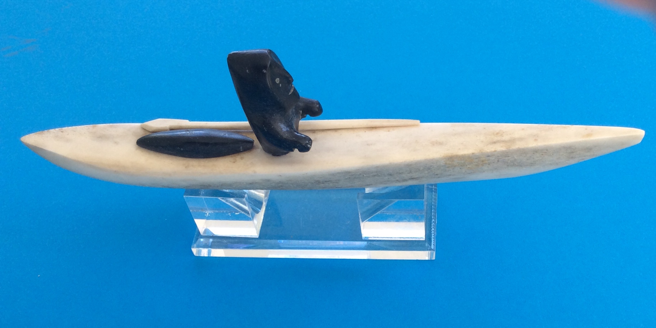 INUIT VINTAGE CARVING,HUNTER,KAYAK &SEAL,SOAPSTONE&BONE,VERY FINE ,8"x2