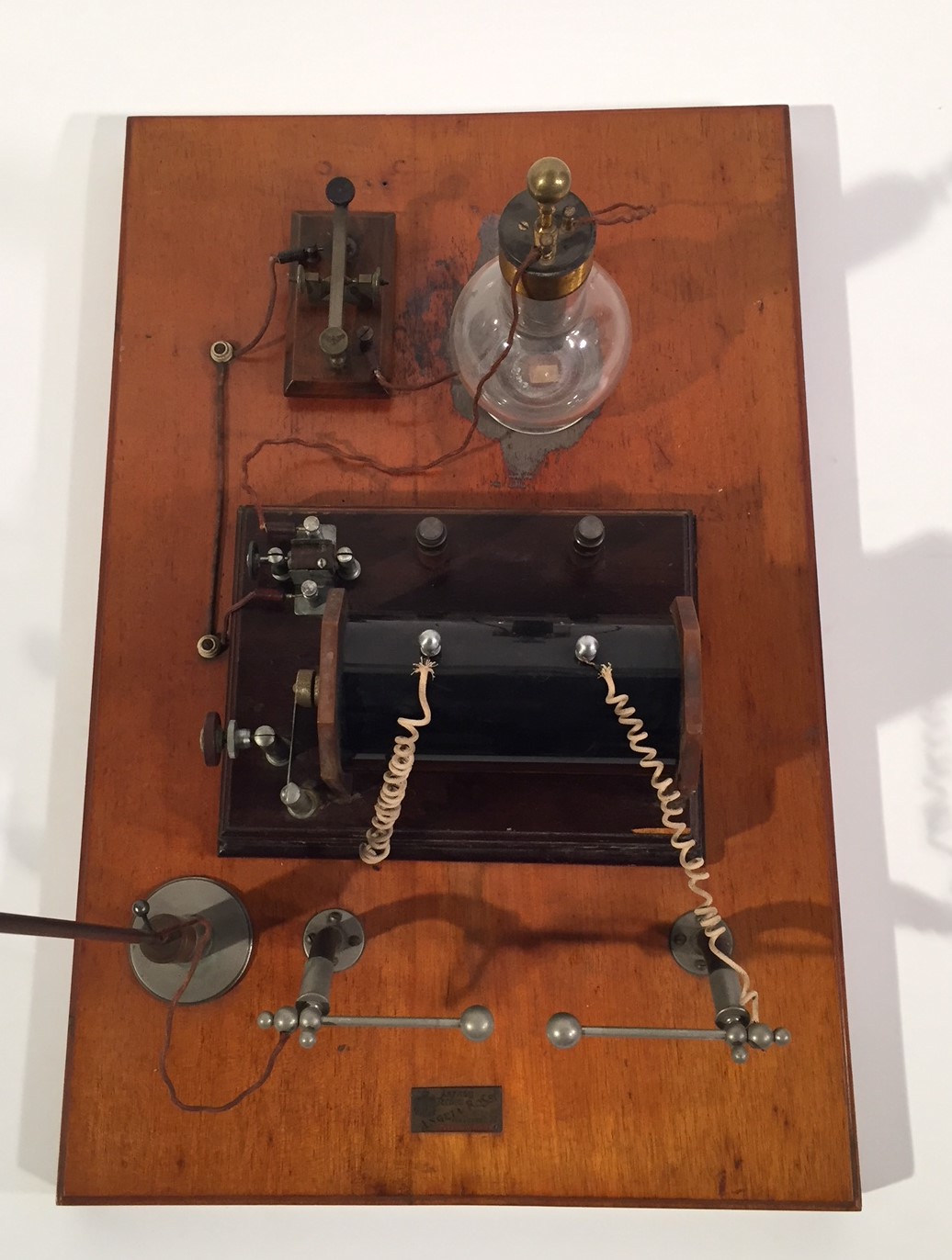 Arare pair of transmitters and receiver Marconi system. these stations