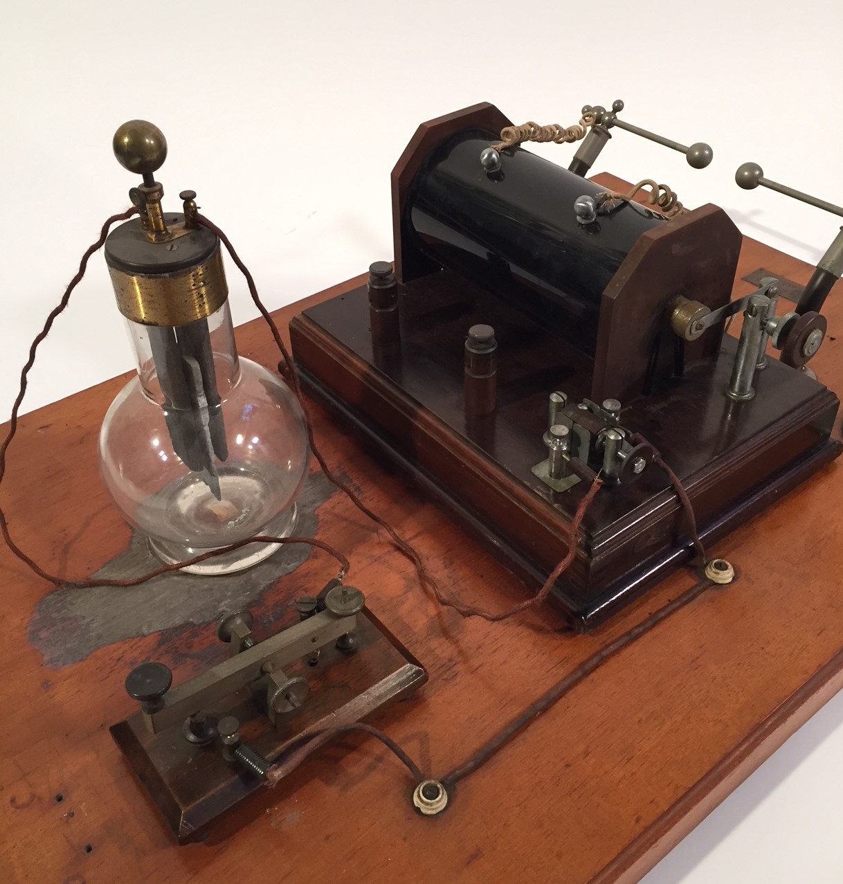 Arare pair of transmitters and receiver Marconi system. these stations