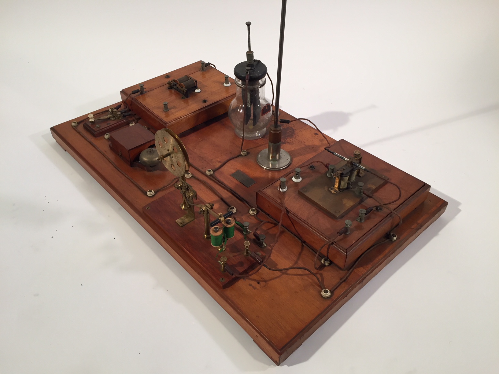 Arare pair of transmitters and receiver Marconi system. these stations