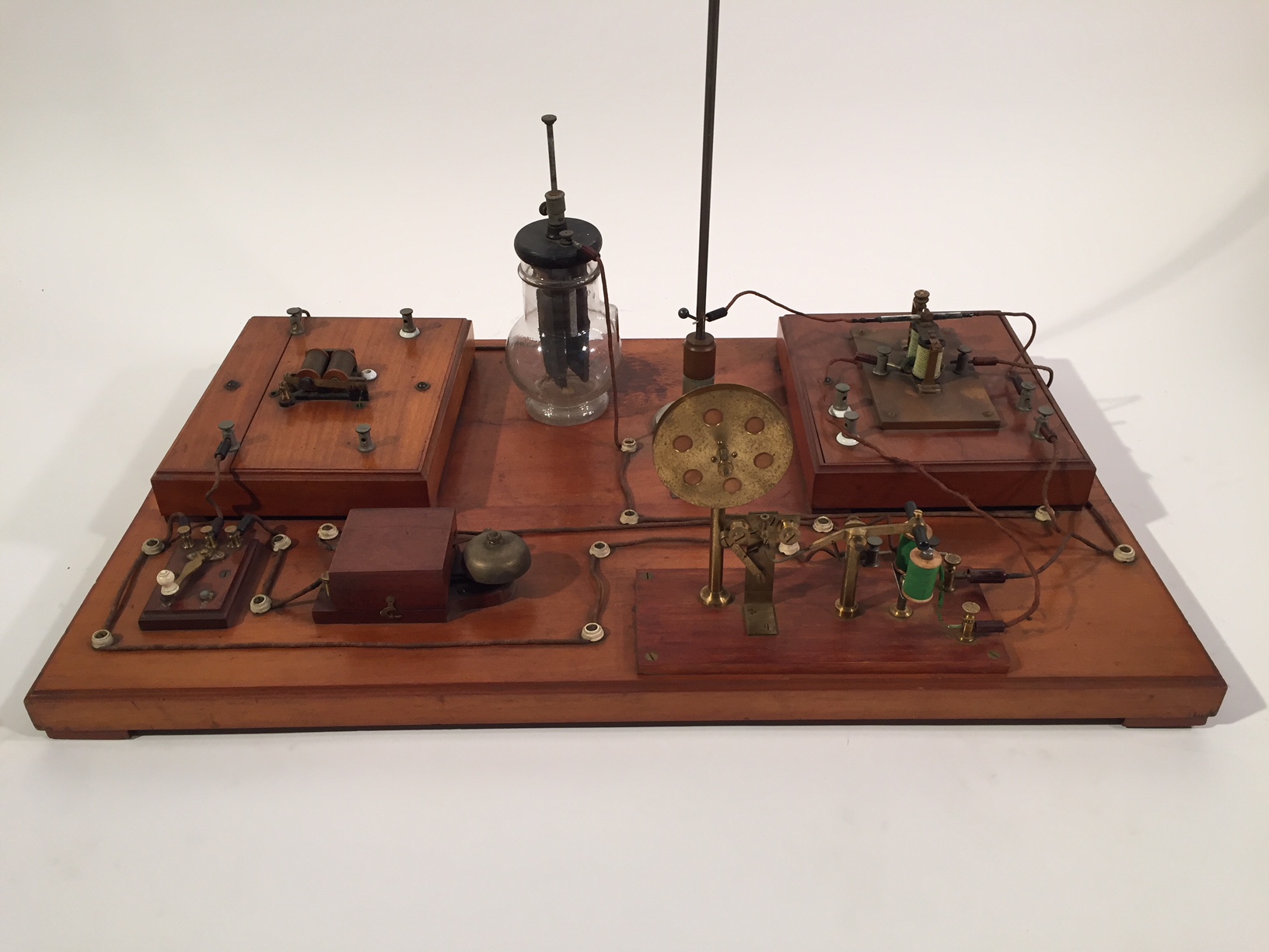 Arare pair of transmitters and receiver Marconi system. these stations