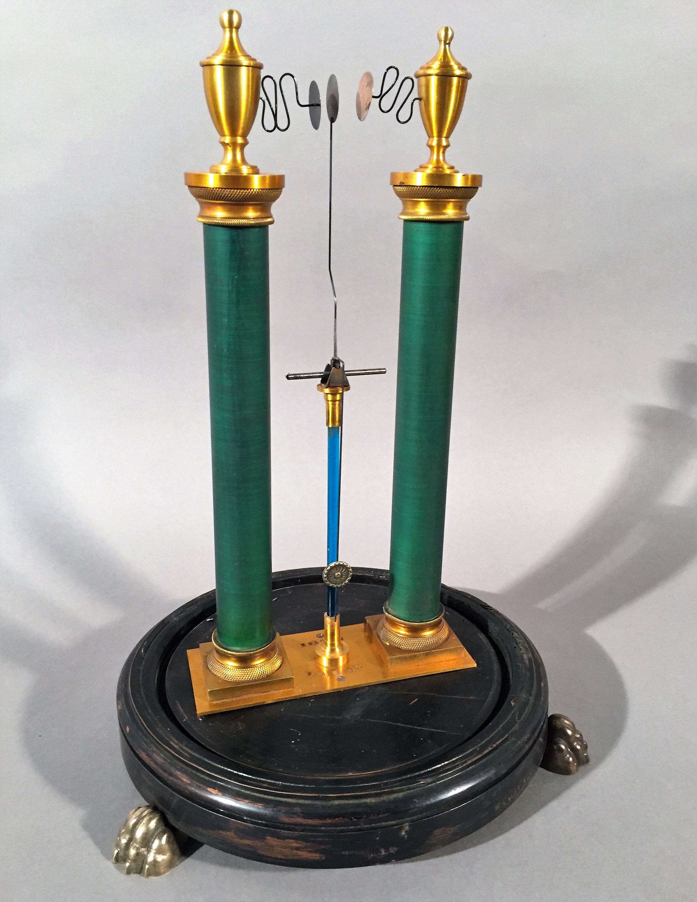 Extraordinary example of perpetual motion with dry batteries Zamboni