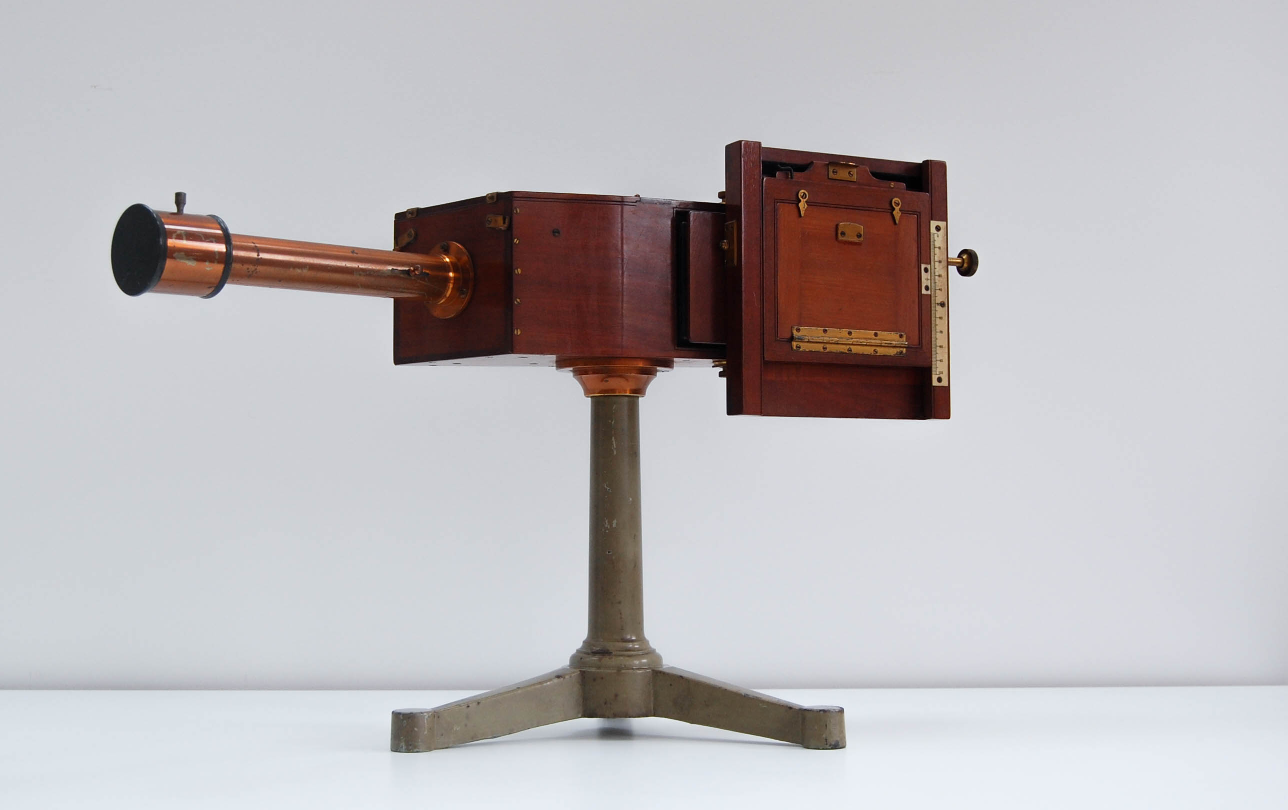 For sale Quartz Spectrograph by Adam Hilger Ltd London Fleaglass