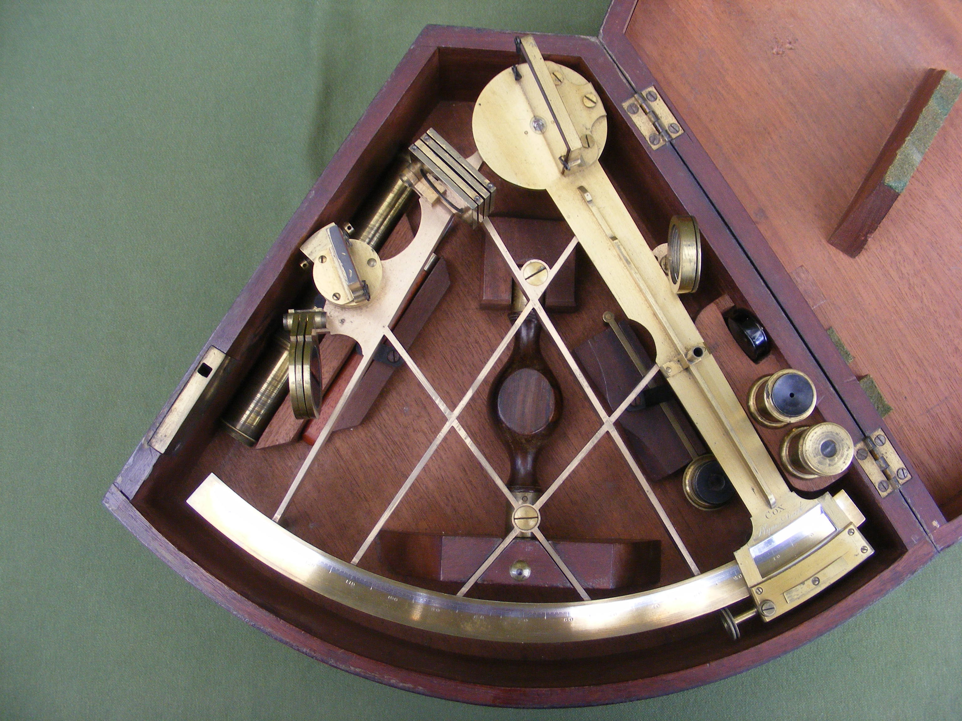FINE SEXTANT BY COX. PLYM. DOCK. Fleaglass