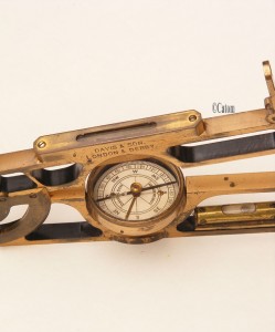 A BRASS PORTABLE MINING CLINOMETER CIRCA 1880 - DAVIS & SON LONDON & DERBY