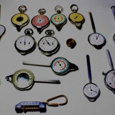 A VERY NICE COLLECTION OF VINTAGE AND ANTIQUE OPISOMETERS OR MAP MEASURERS
