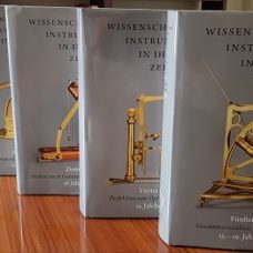 The 5-volumes catalogue of the most important worldwide private collection of scientific instruments with 928 color illustrations