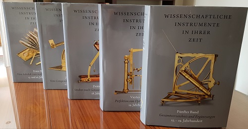The 5-volumes catalogue of the most important worldwide private collection of scientific instruments with 928 color illustrations