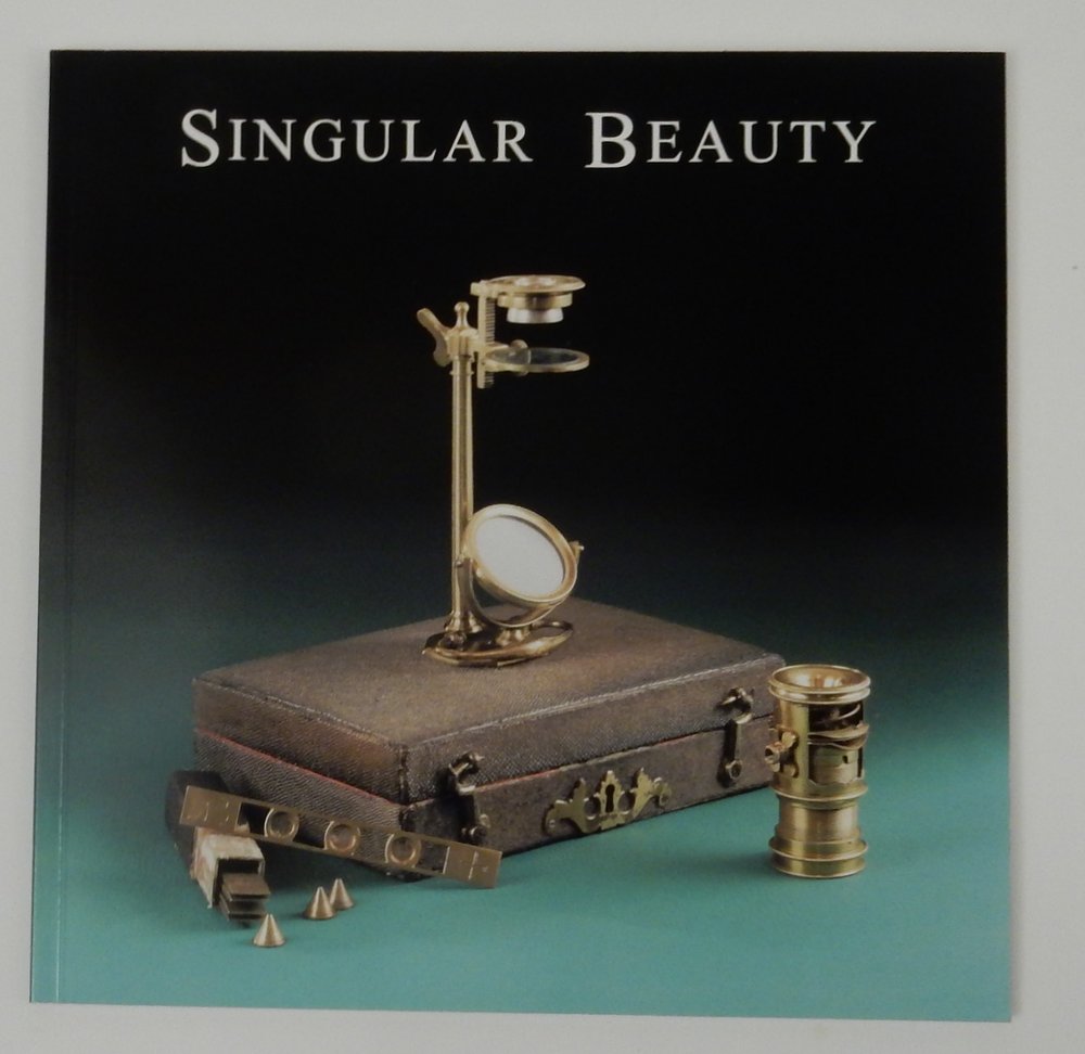 Singular Beauty: Simple Microscopes from the Giordano collection. Catalogue of an exhibition at the MIT Museum September 1st 2006 to June 30th 2007