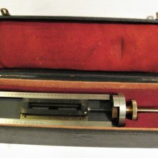 A very rare Cornu-type stage micrometer by Duboscq-Pellin for measuring the line of the ultraviolet spectrum, circa 1890