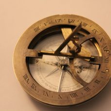 ~GOOD 3 1/2 INCH EQUINOCTIAL COMPASS/SUNDIAL IN TURNED WOODEN CASE~