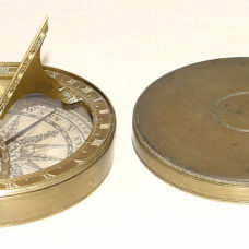 GOOD POCKET COMPASS / SUNDIAL