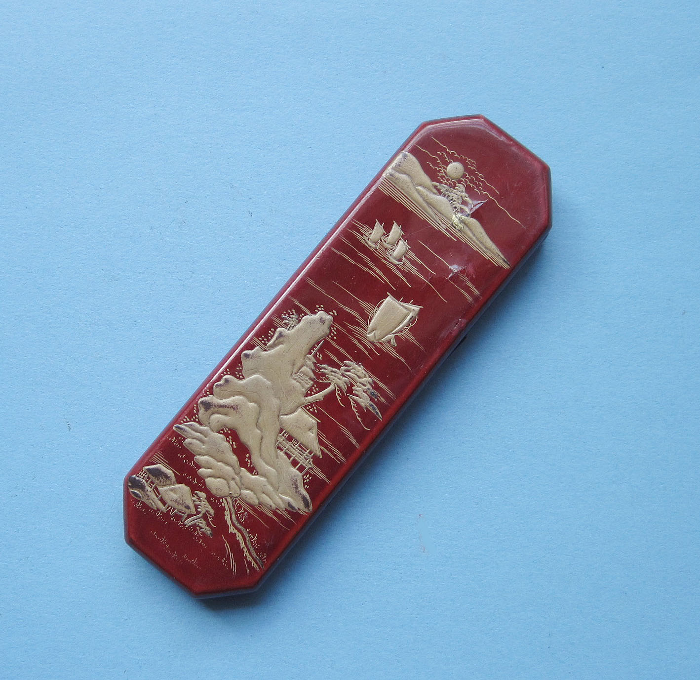 Stunning Meji-era Lacquer Spectacles Case:  traditional Japanese landscape on the lid.