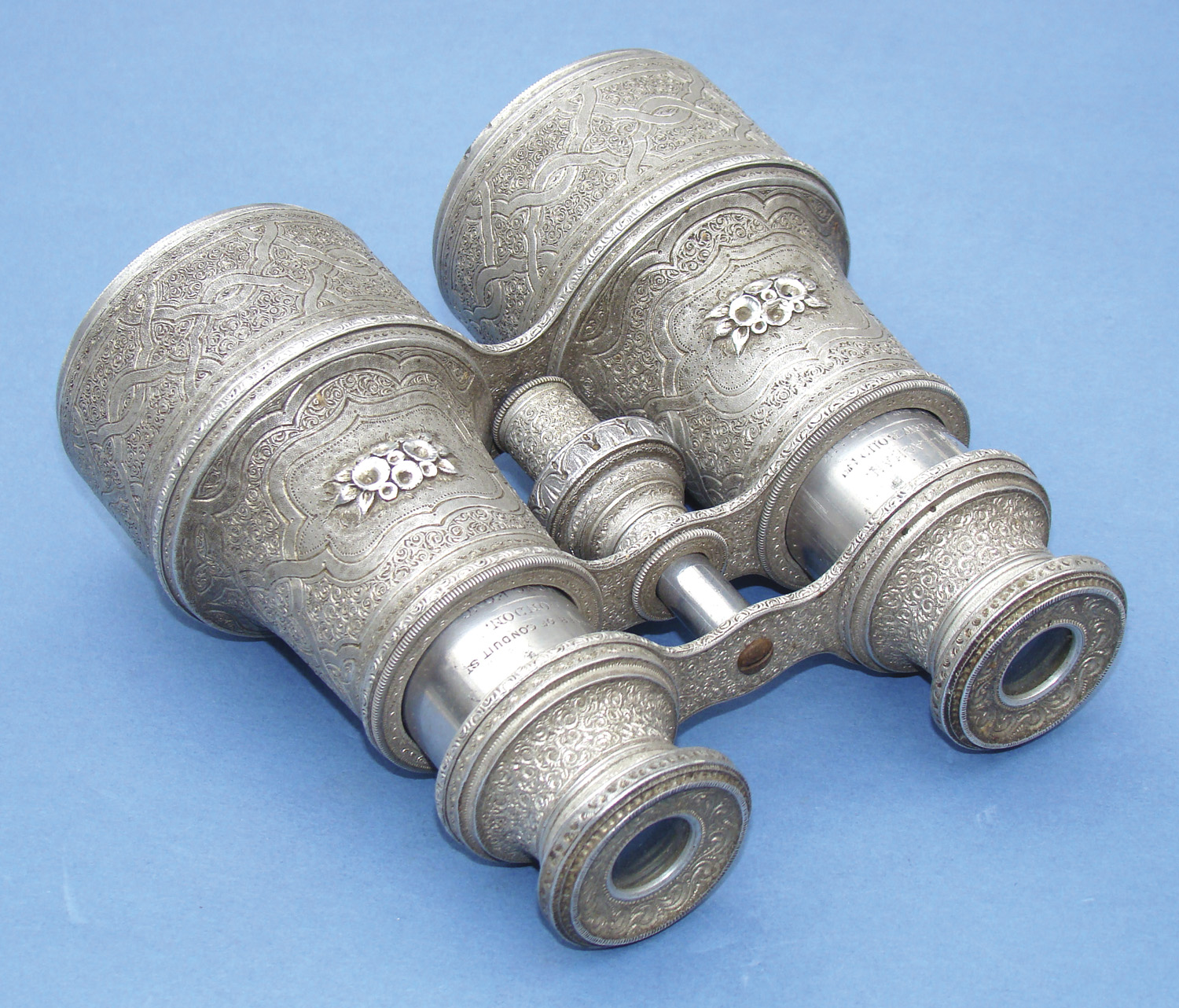 THE ULTIMATE IN DECORATION ON ALUMINUM — ENGLISH BINOCULARS FOR THE CHINESE MARKET
