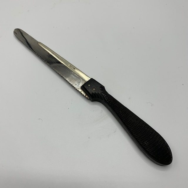 A finger amputation saw, by Charriere
