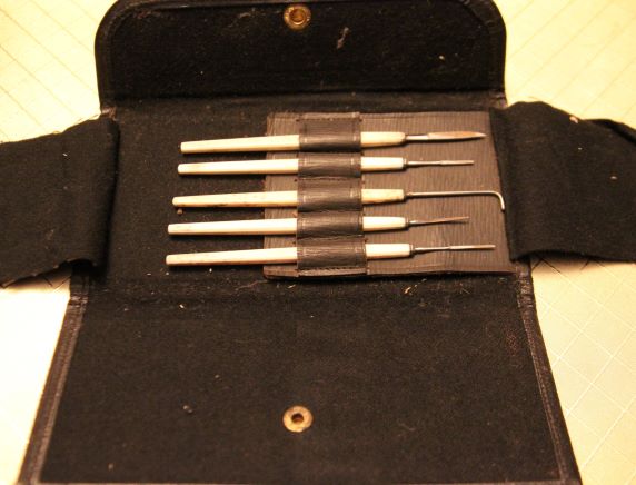 ~FINE AND COMPLETE SET OF OPHTHALMIC SCALPELS-BONE (I)-SIGNED~