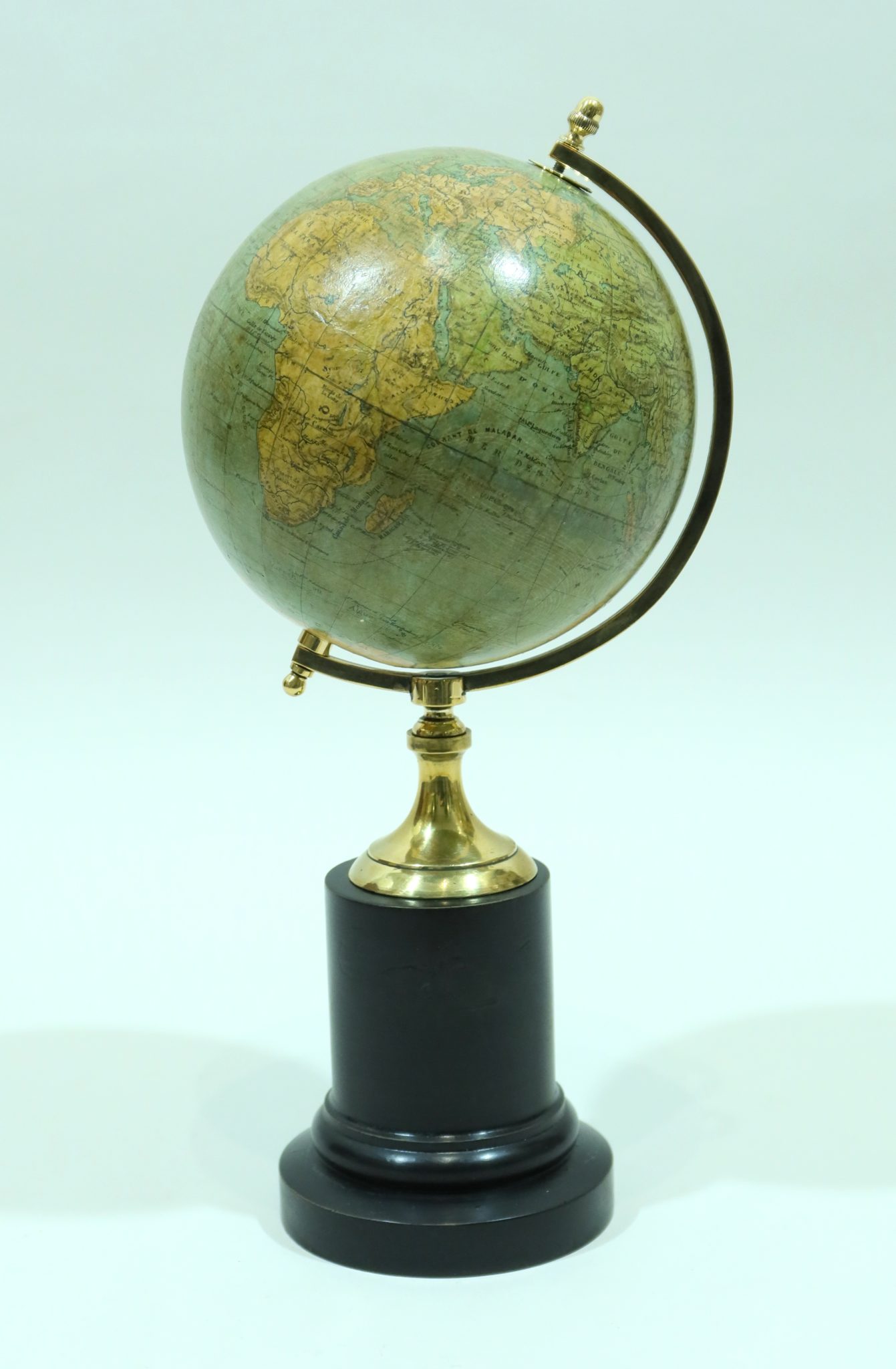 Terrestrial globe signed Périgot Mouraux Delagrave dated around 1860/70