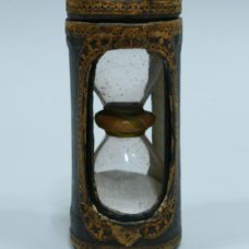 Travelling hourglass in cardboard made in France circa 1700/1720
