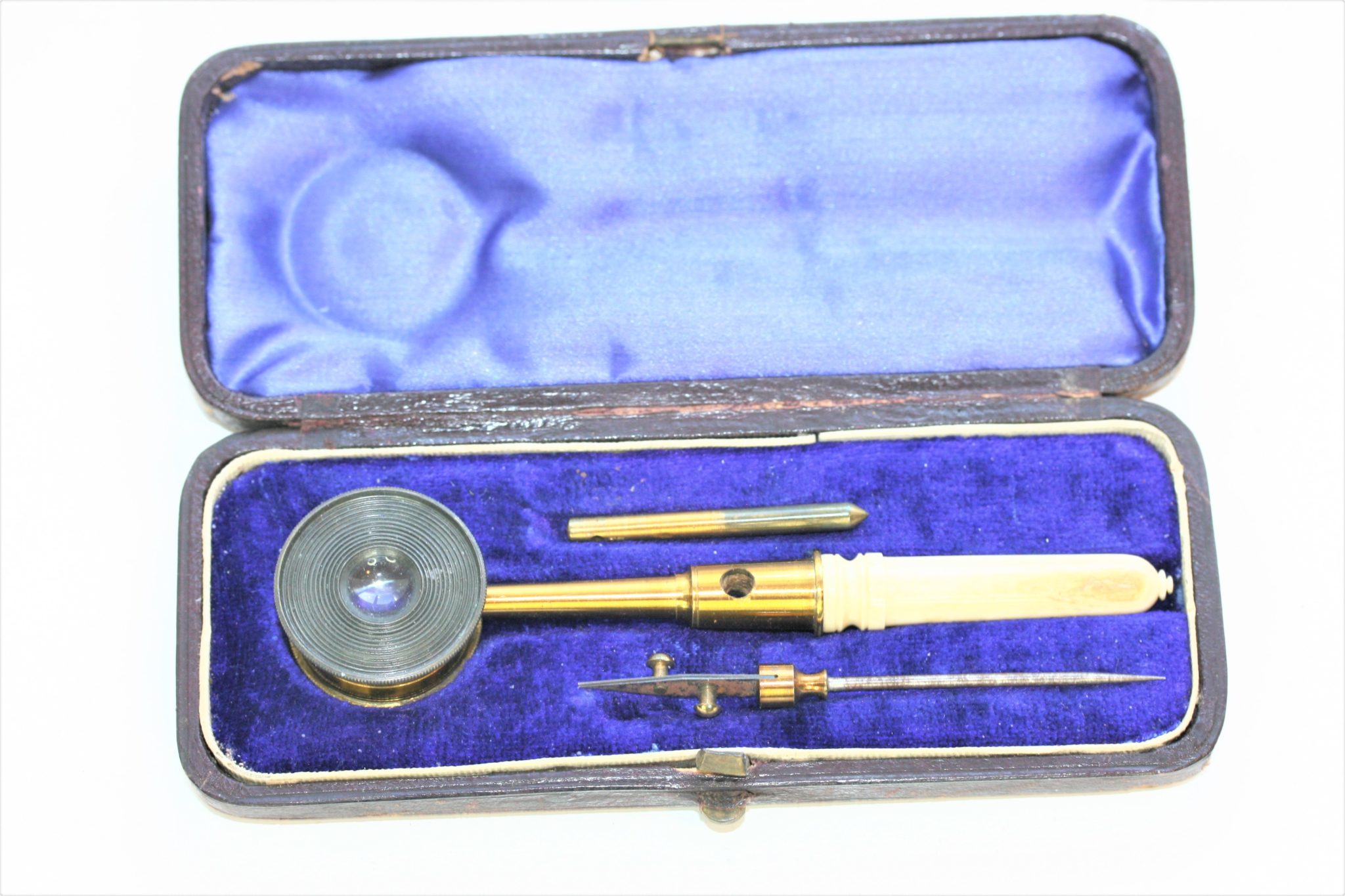 FINE COMPLETE POCKET MICROSCOPE IN ITS ORIG. CASE ,HANDLE IS BONE , GOOD CONDITION