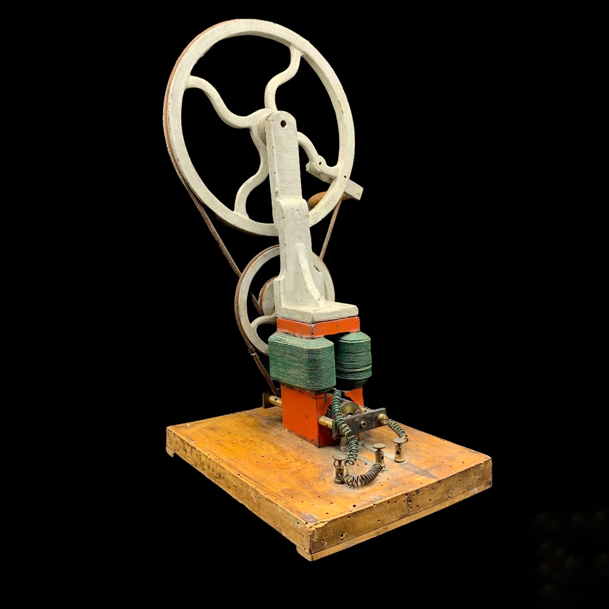 Italian teaching model of a dynamo, bipolar motor