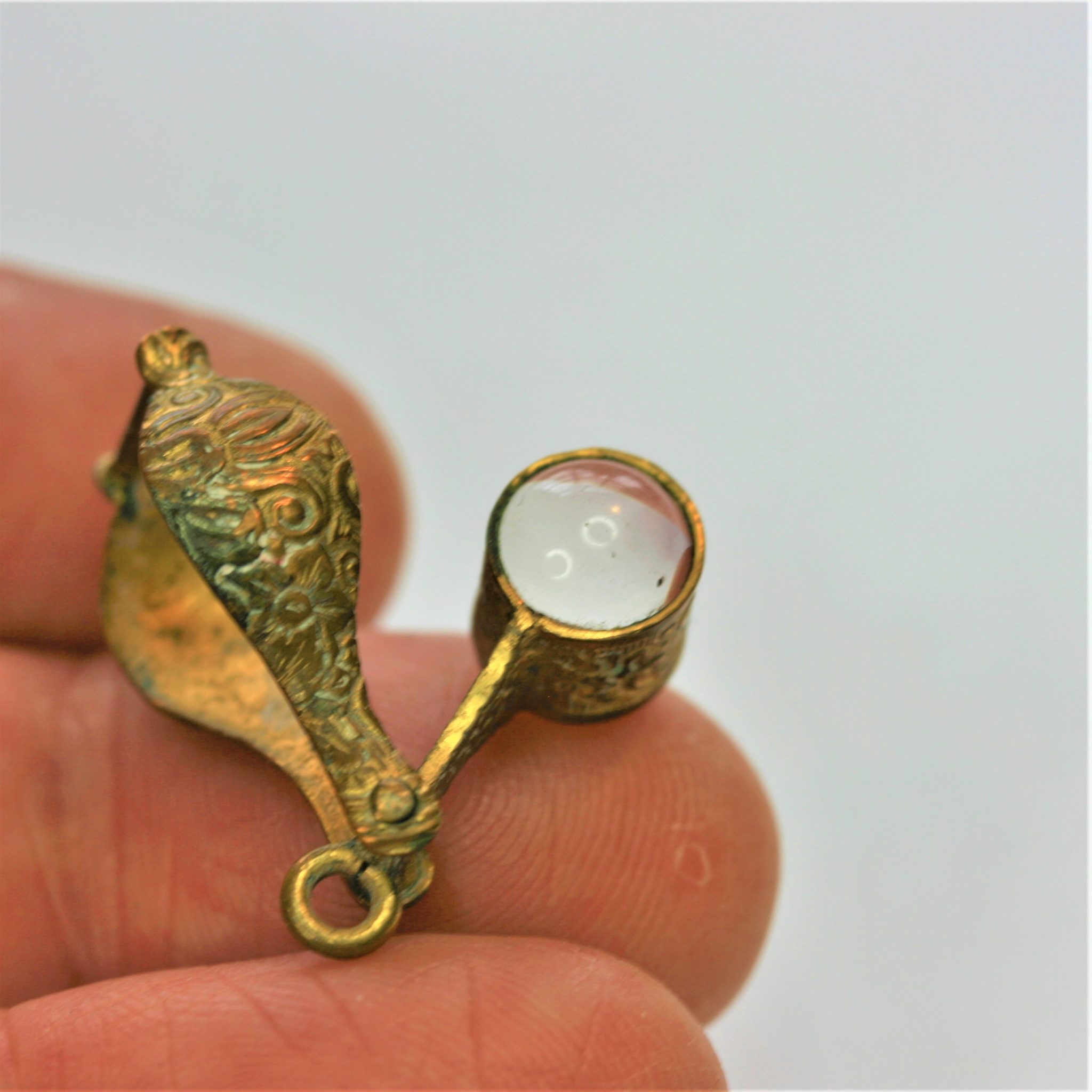 C1860 MINIATURE BRASS MICROSCOPE POCKET MAGNIFYING GLASS, 1 IN. LONG, GOOD COND. STRONG MAGNIFICATION