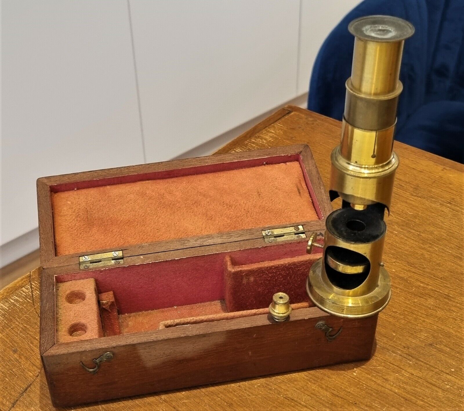 An early student drum microscope in velvet-lined case, c. 1840