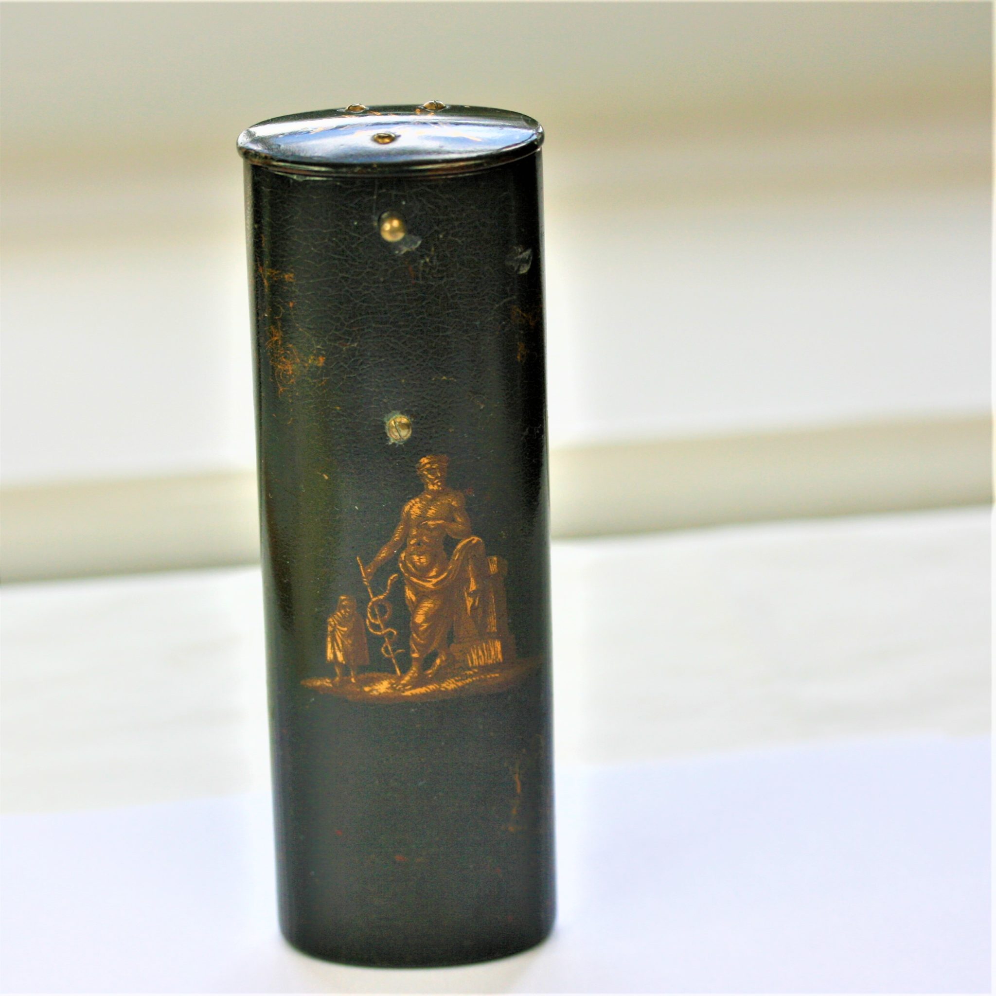 C1810 FINELY  GOLD PAINTED HARD LAQUERED  SPECTACLES CASE IN GOOD FUNCTIONING COND.   5.25 IN. (130mm)  TALL