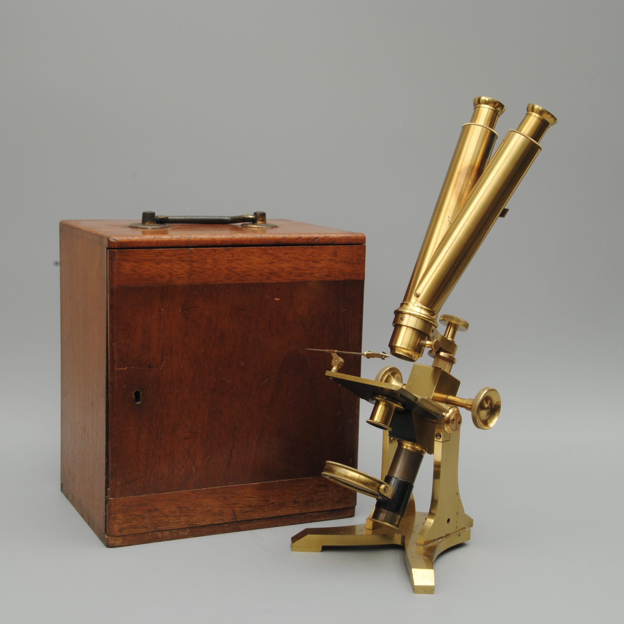 A Dancer field naturalists binocular microscope