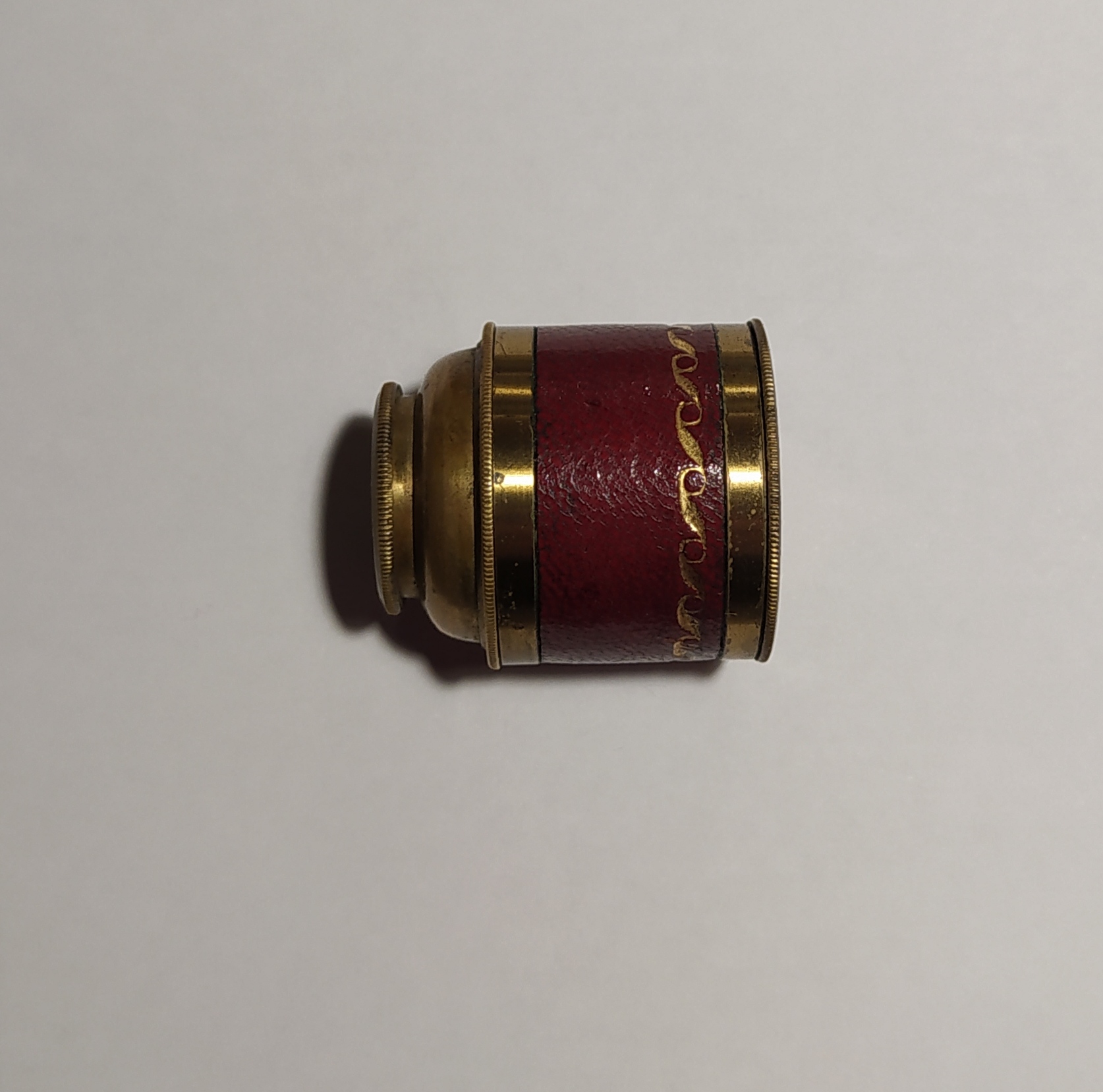 A rare late 18th Century optical compendium including a simple microscope