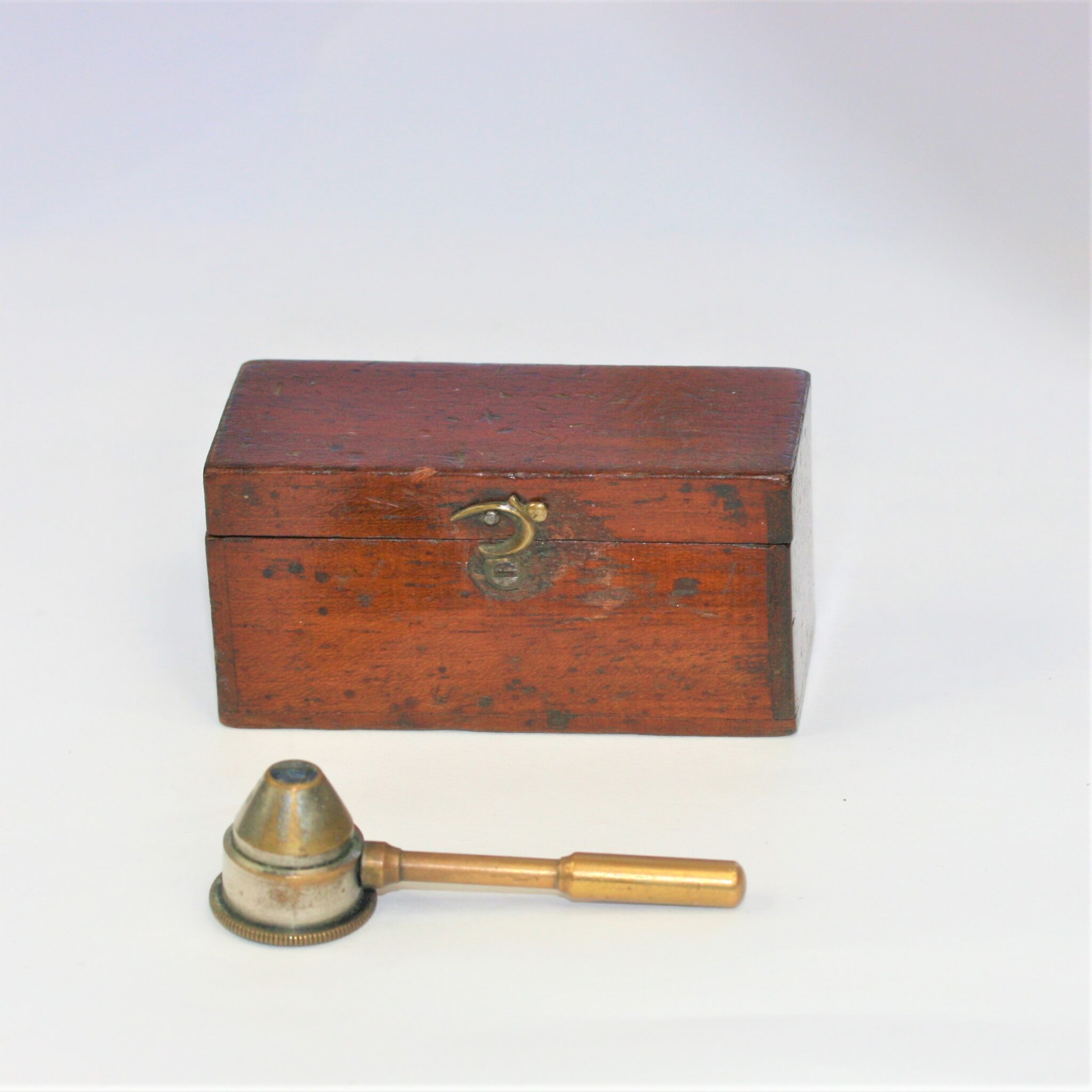 C1860 POCKET BRASS MICROSCOPE WITH ITS ORIGINAL BOX IN EXCELLENT CONDITION, IMAGE GOOD