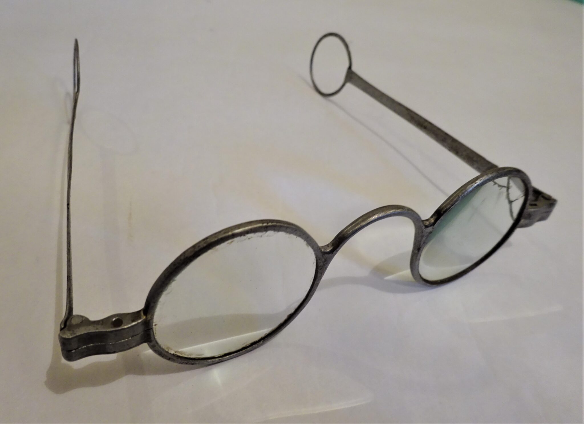 EIGHTEENTH CENTURY RING-END STEEL SPECTACLES