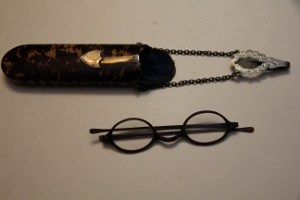 ~NICE PAIR OF READING GLASSES IN FAUX TORTOISE SHELL CASE= SILVER CHATELAINE~