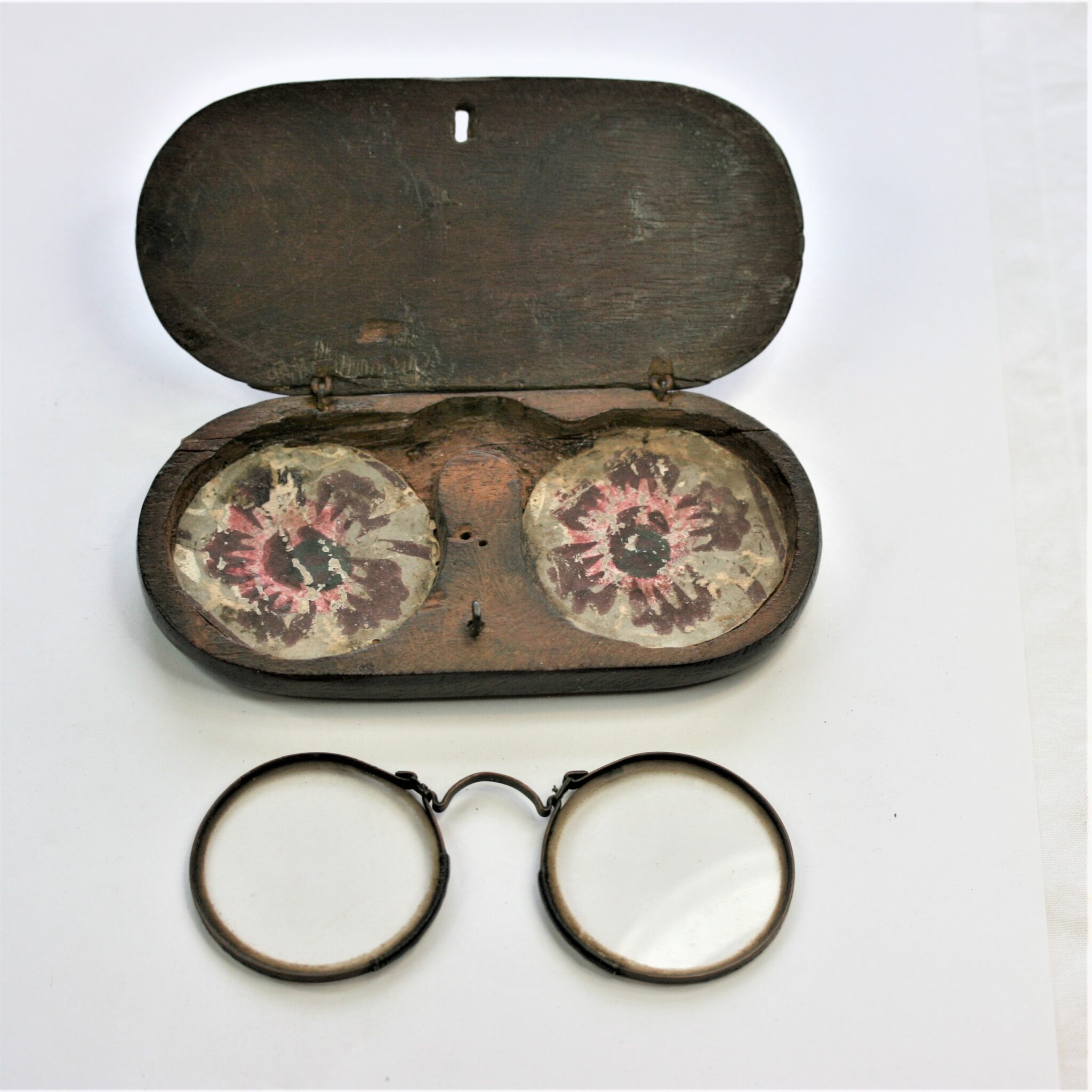 NUREMBERG SPECTACLES WITH ORIG. CASE PRINTED AROUND RIM