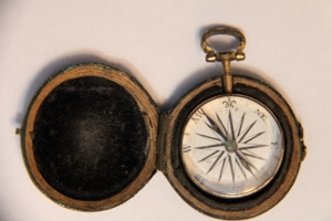 ~FLAWLESS MINIATURE ROSE GOLD COMPASS IN SHARK SKIN CASE~