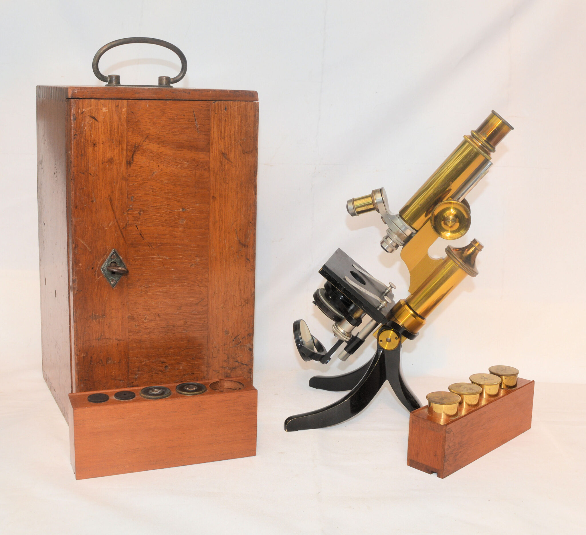 Leitz Microscope and case with 4 objectives.