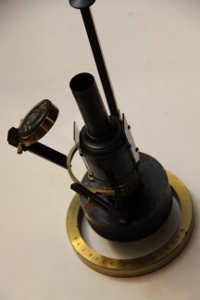 ~EXCELLENT R&J BECK PARAFFIN LAMP WITH BULLSEYE~