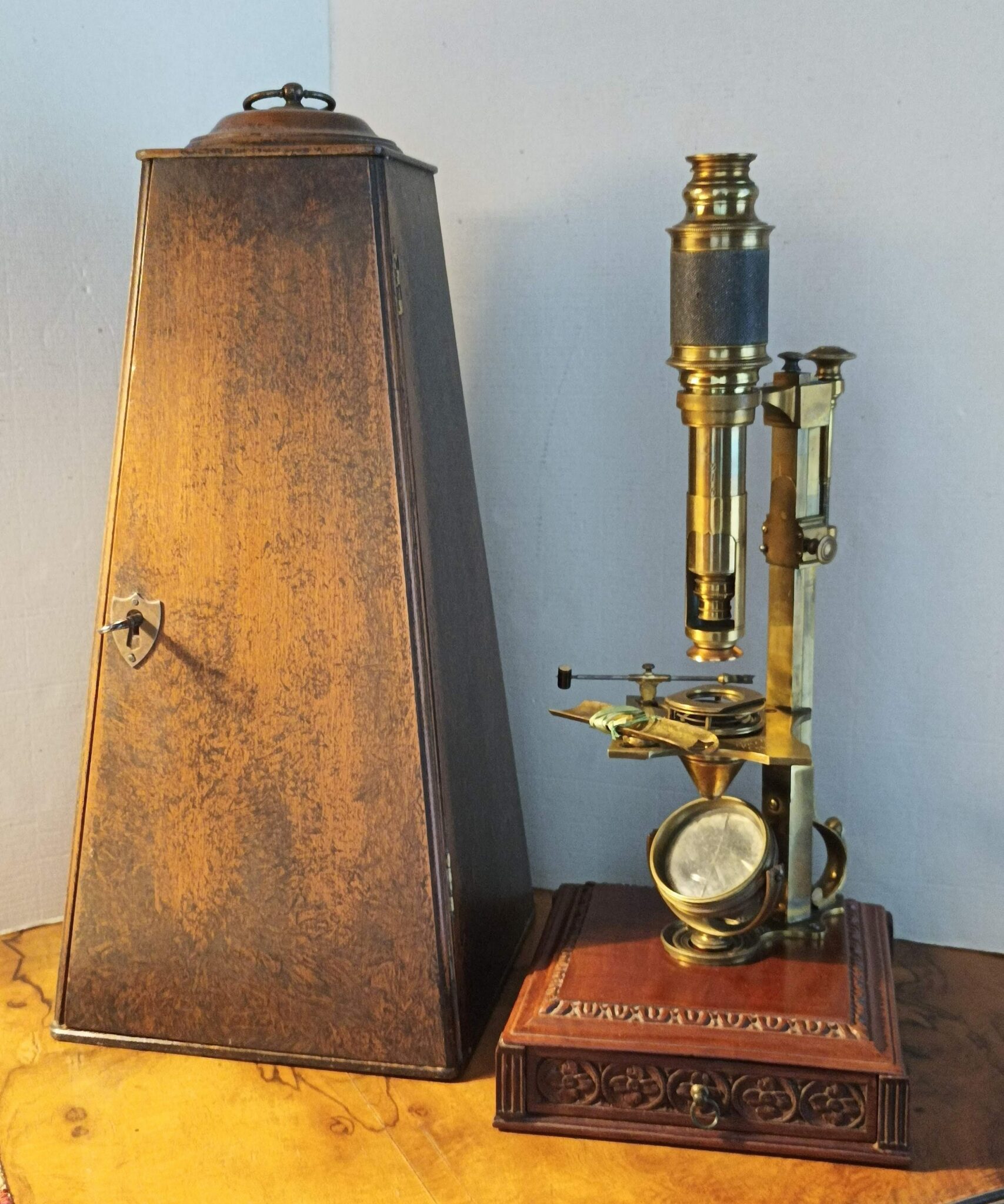 An exquisite Cuff-type microscope by Sterrop, 1747-1756 + case