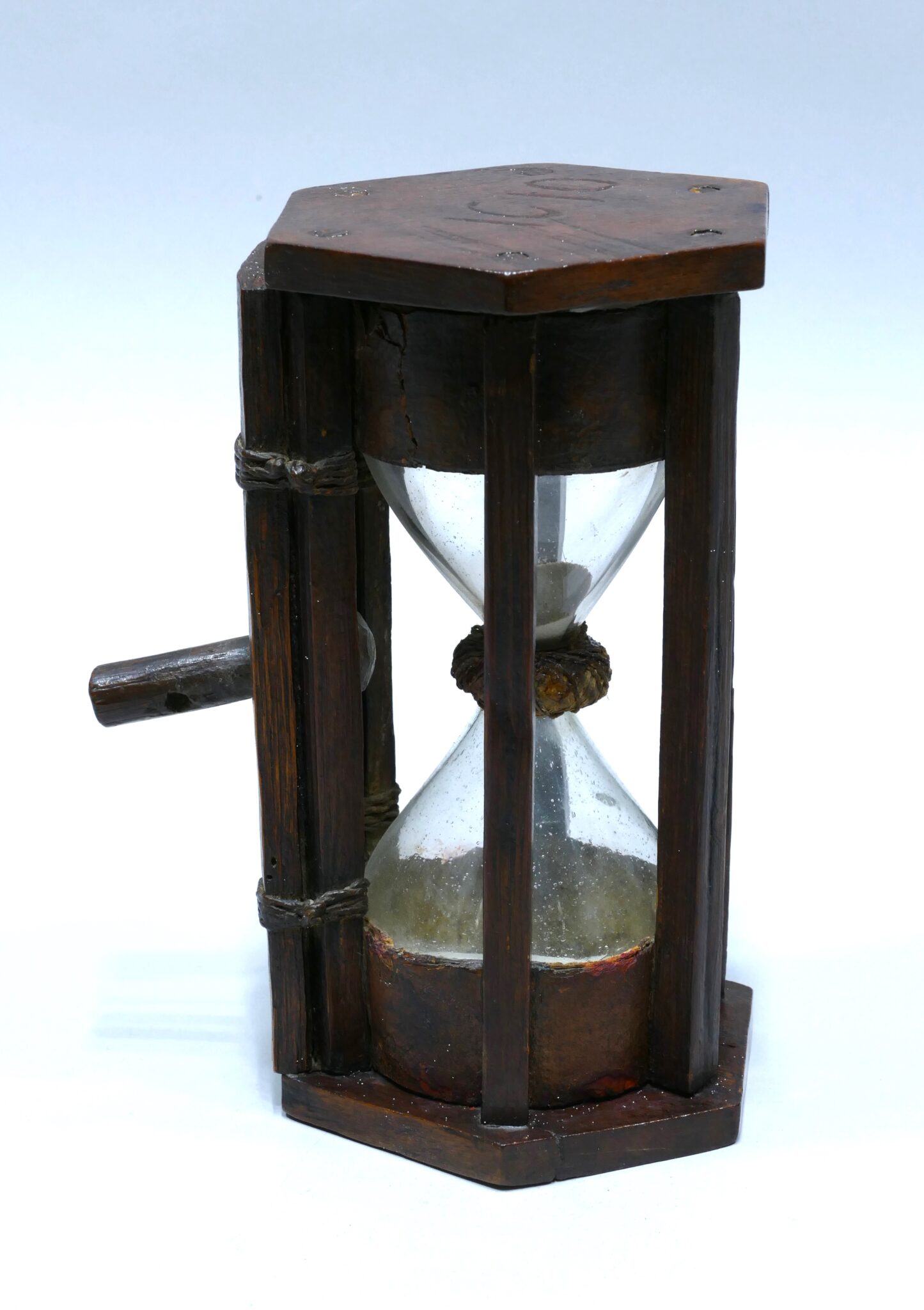 Early 18th century marine hourglass with rare fixation point