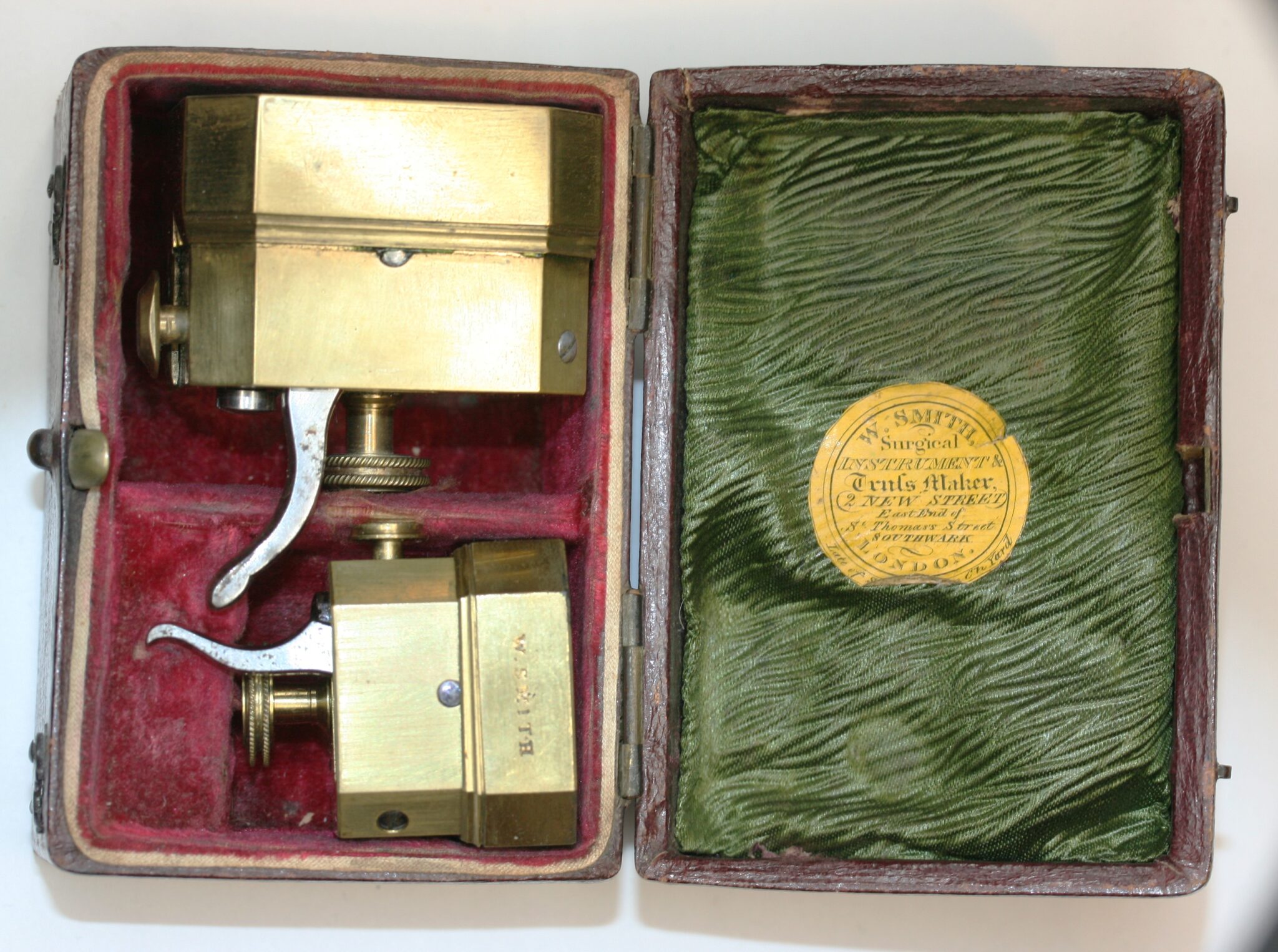 WILLIAM SMITH ( 1803-1847), 2 x BRASS & STEEL  SCARIFICATOR AUTO FLEAMS LANCET , ORIGINAL BOX