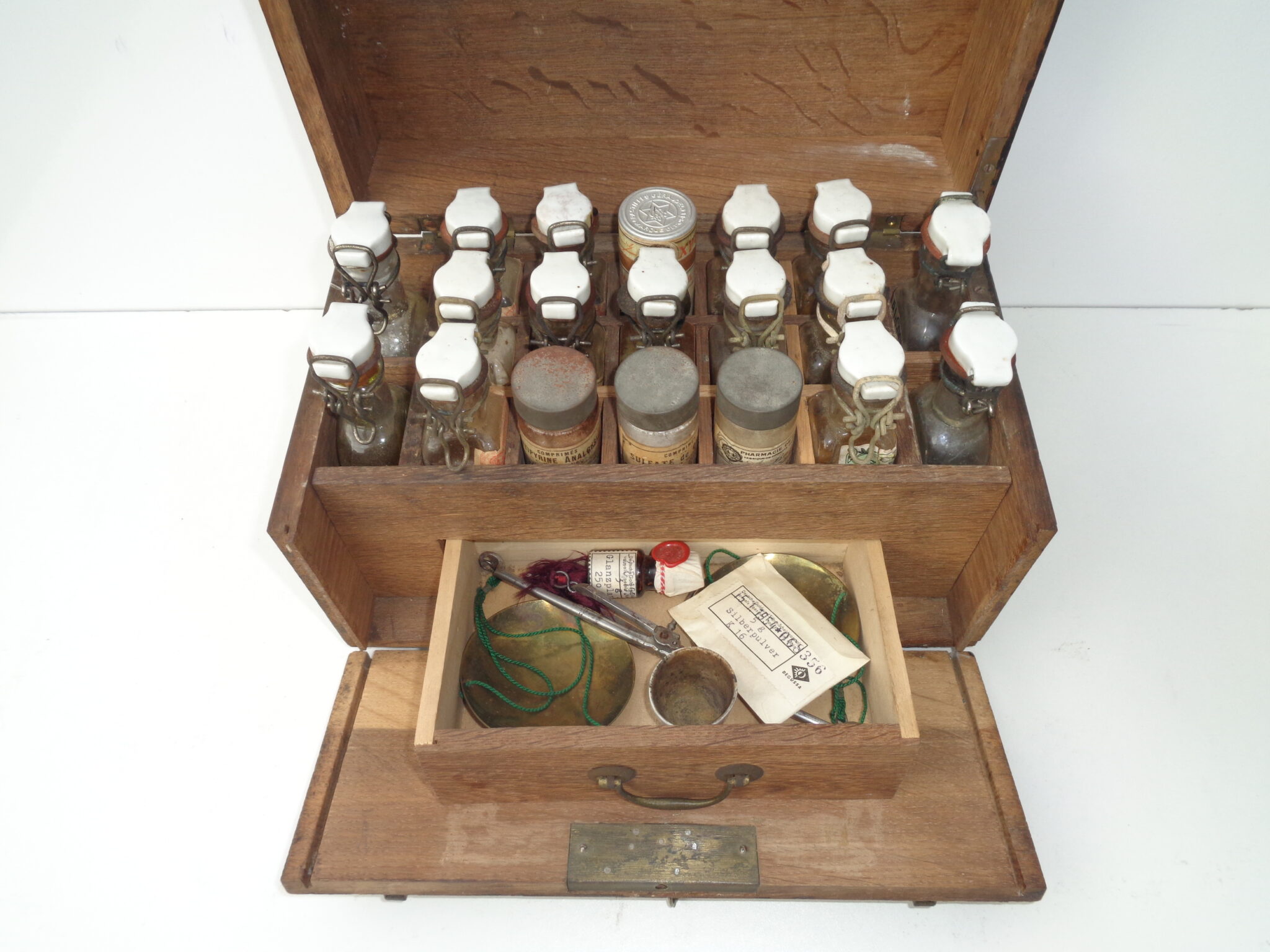 French medical travel pharmacy ca 1890.