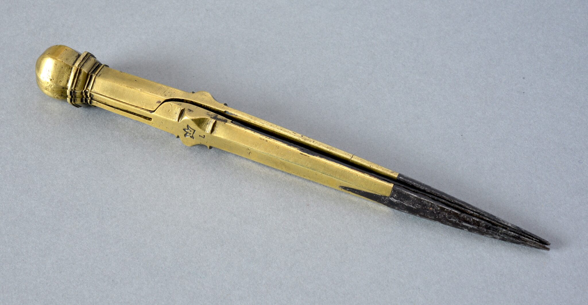 Octogonal brass and steel compass signed IAN DIRCKSOON WT DE RYP 1612