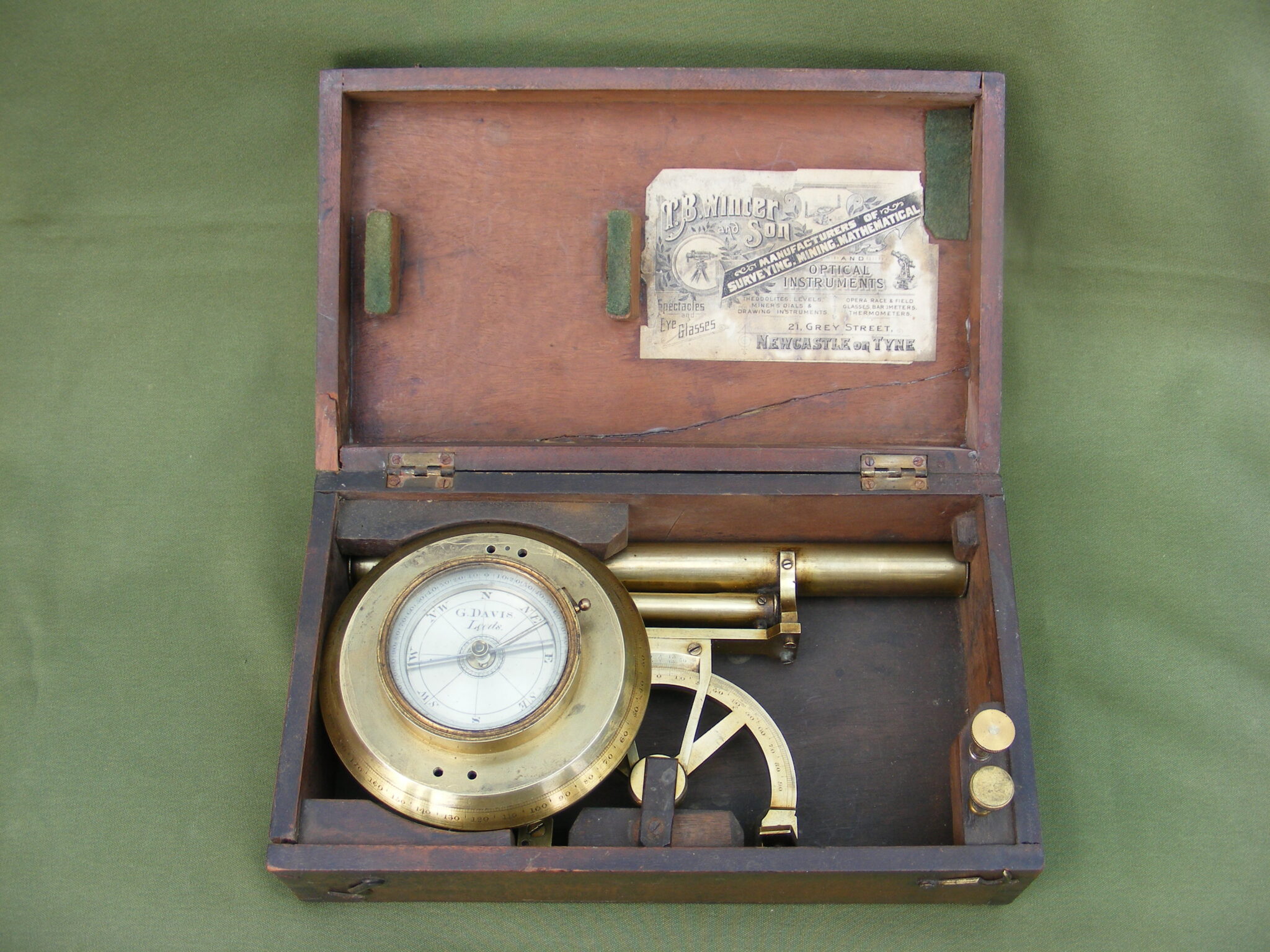 EARLY 19TH CENTURY THEODOLITE BY GABRIEL DAVIS OF LEEDS