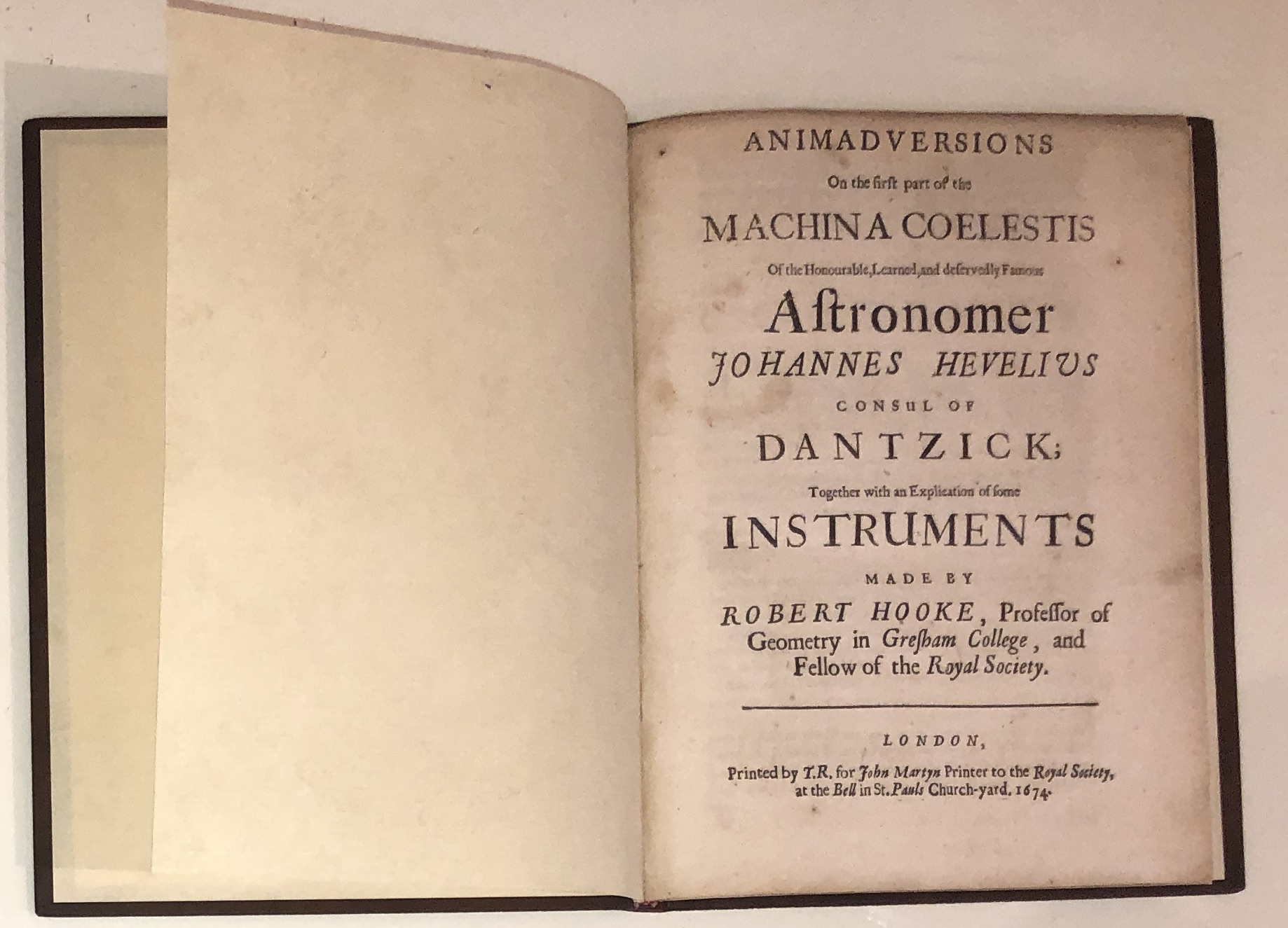 Robert Hooke’s principal work on astronomical instruments, 1674, including the clock-driven telescope and universal joint