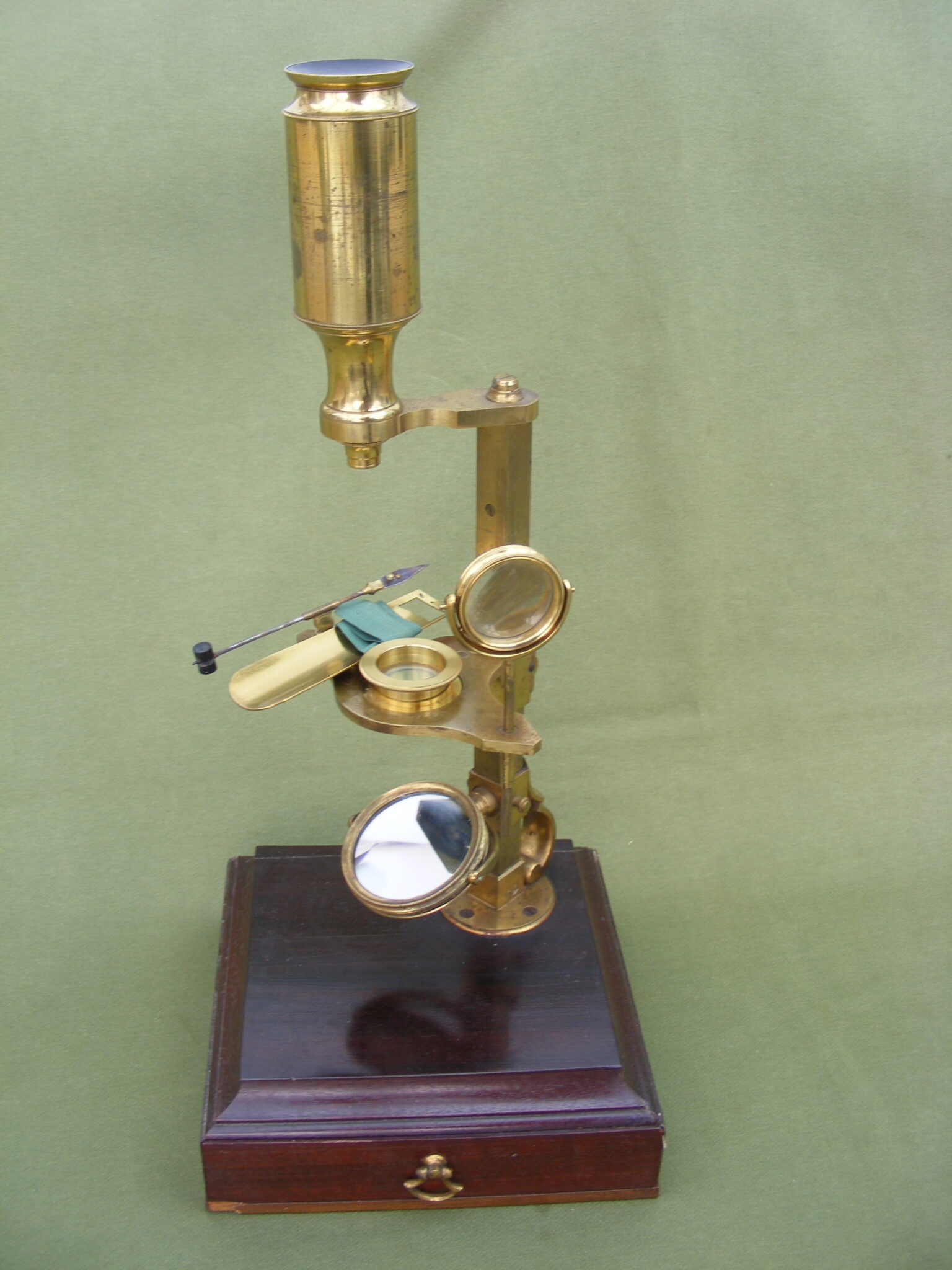 FINE ROBERT BANCKS MICROSCOPE