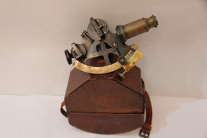 ~GOOD CARY MINIATURE SEXTANT-CASED-MILITARY~